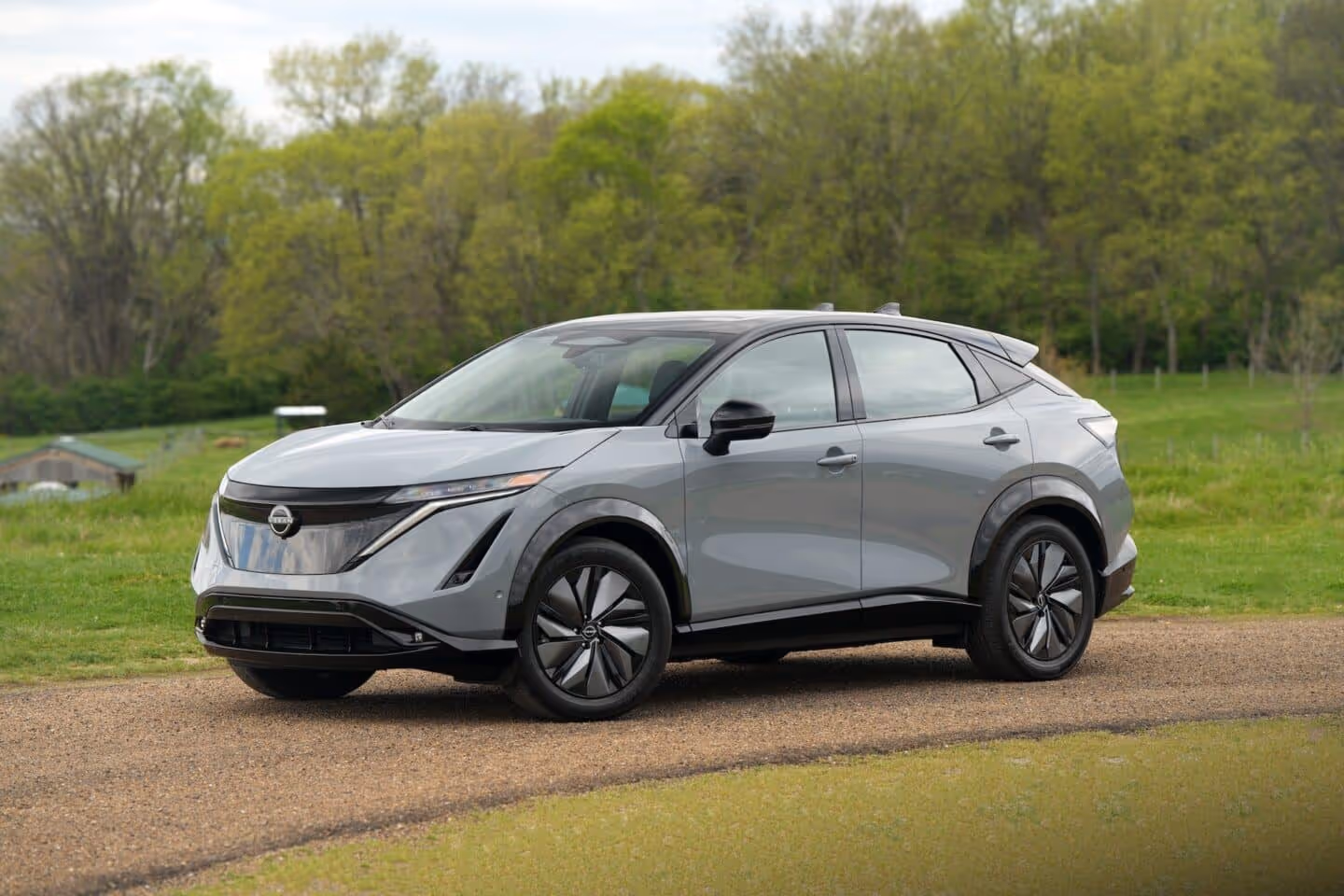 2026 Nissan Ariya Canada sleek modern exterior design