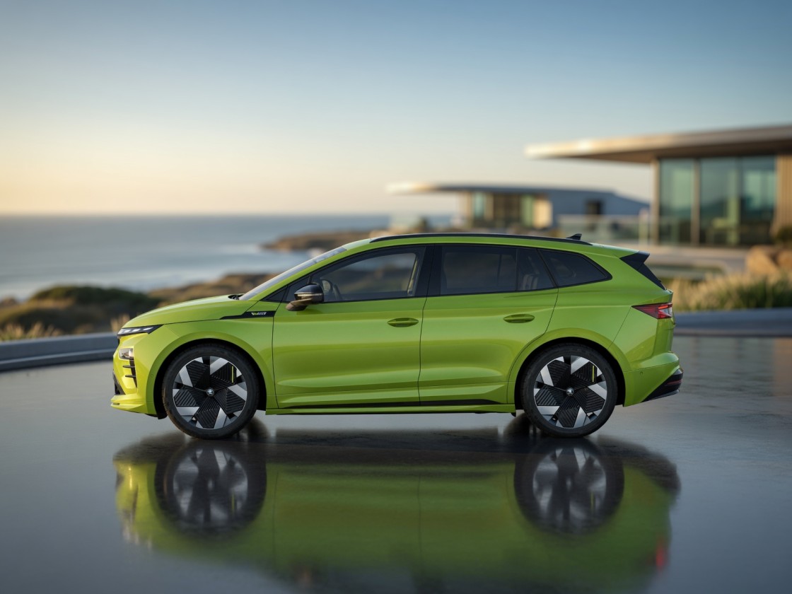 Skoda Enyaq 2026 facelift side view